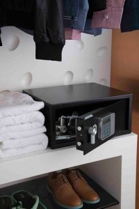 YLG/200/DB2 Yale safe Guest Laptop